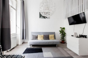 E-52 Apartment in center